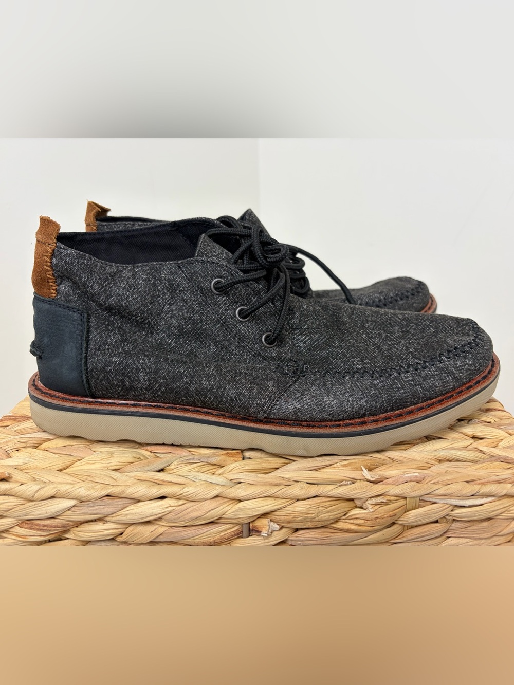 Toms Men’s Charcoal Gray and Brown Chukka Boots NWOT